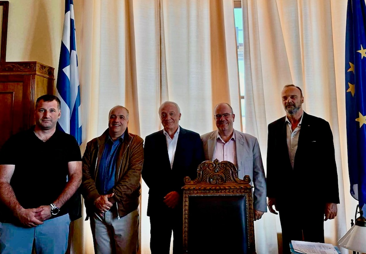 Συνάντηση του Δημάρχου Σύρου – Ερμούπολης με τον Βουλευτή Κυκλάδων κ. Μάρκο Καφούρο