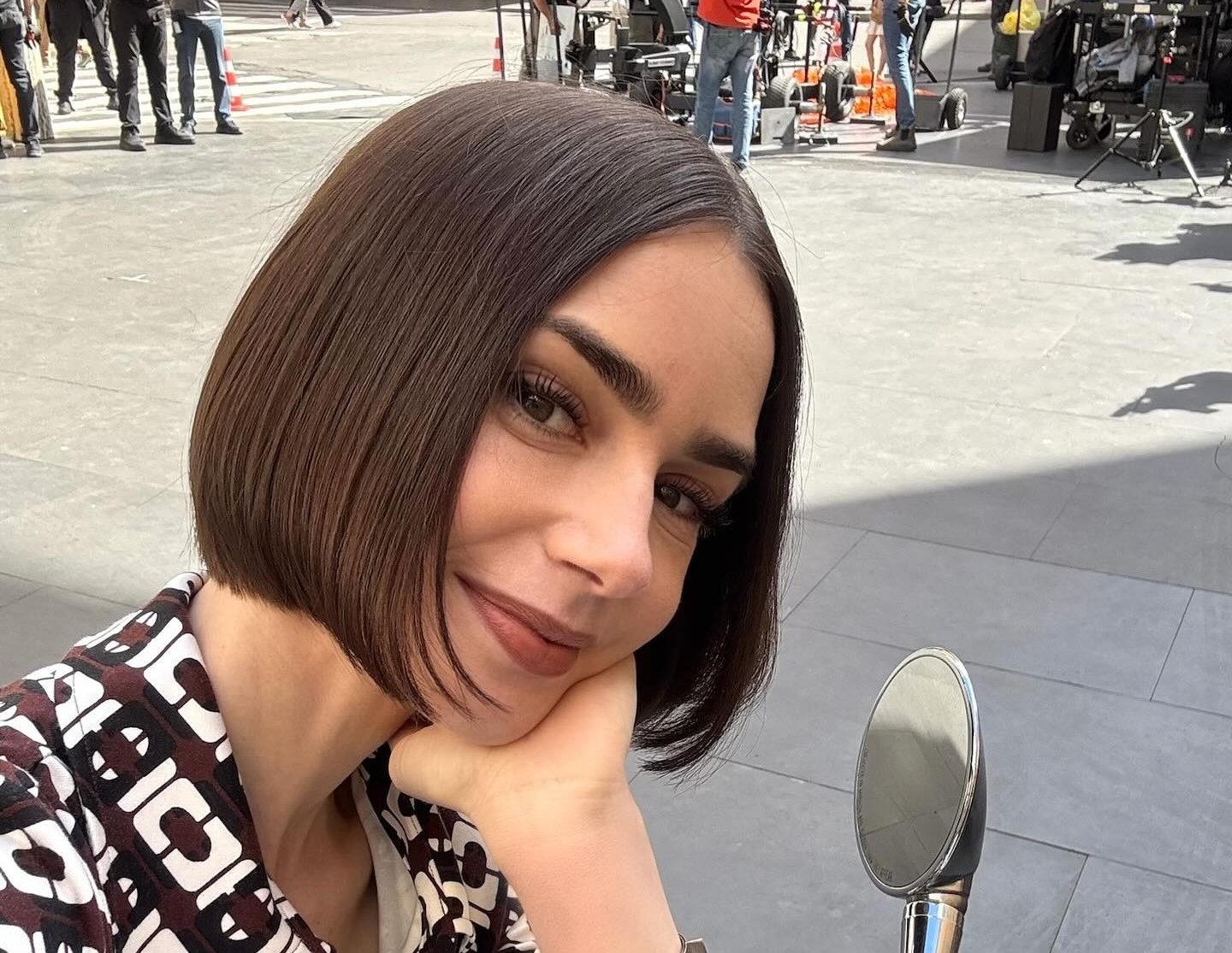 Σε ρυθμούς “Emily in Paris” η Μύκονος – Πότε ξεκινούν τα γυρίσματα με τη Lily Collins