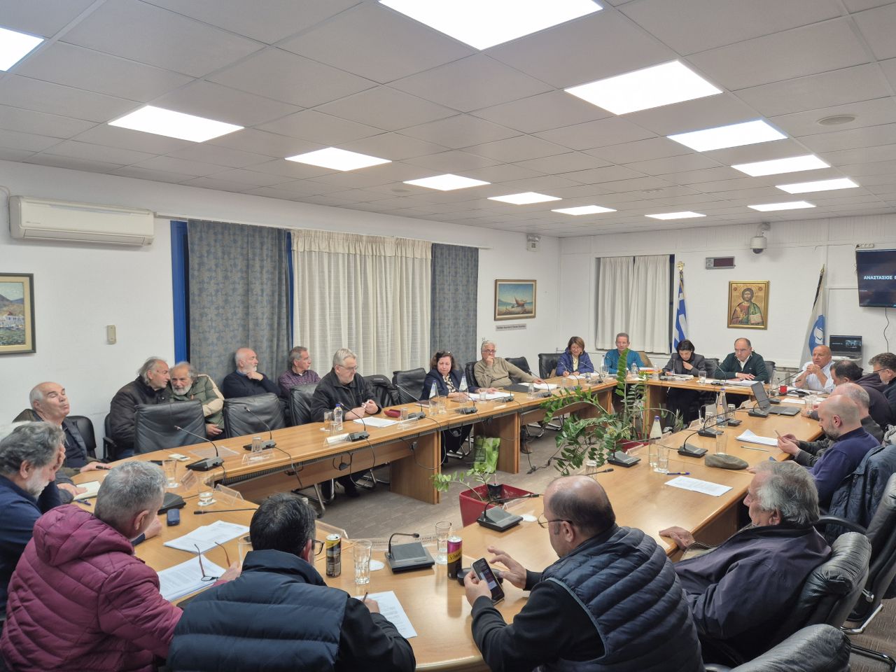 Νέα ομόφωνη απόφαση του Δημοτικού Συμβουλίου Πάρου για καταβολή επιδόματος και στήριξη επιπλέον τεσσάρων μόνιμων ιατρών του Κέντρου Υγείας