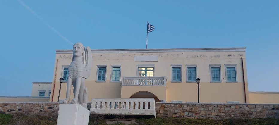 Νάξος: Καθαριότητα, ναυαγοσώστες και έργα αποκατάστασης στην ατζέντα της Δημοτικής Επιτροπής