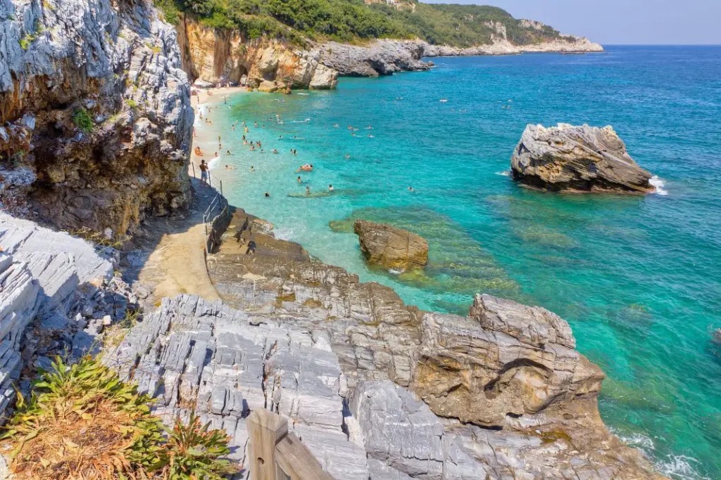 Τέσσερις προορισμοί για το τριήμερο του Αγίου Πνεύματος