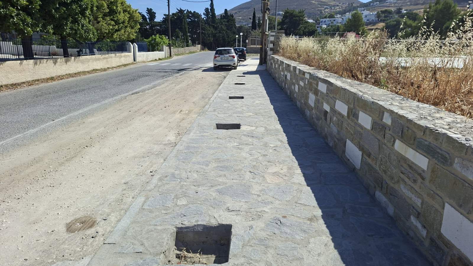Πάρος: Ολοκληρώθηκε η πρώτη φάση για τα νέα πεζοδρόμια στην Παροικία – Πού σταματούν οι εργασίες λόγω καλοκαιριού