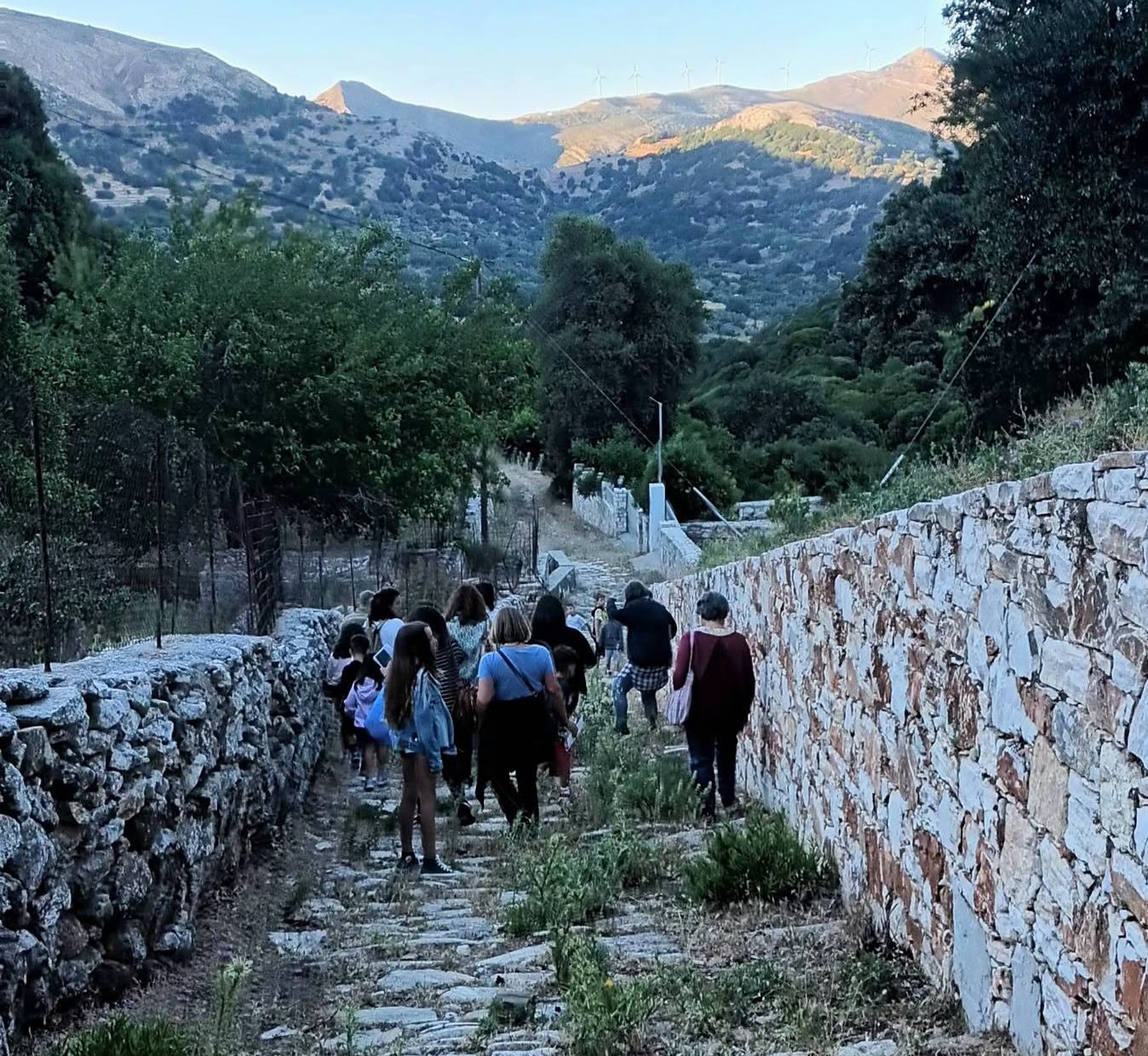 Σαββατοκύριακο Περιβάλλοντος και Πολιτισμού: Μια μοναδική “Λουλουδόβολτα” στη Ζακρίδα