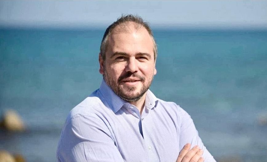Τίτλος: Σε τροχιά ανάπτυξης η παιδεία στις Κυκλάδες με ισχυρή παρέμβαση του Φίλιππου Φόρτωμα – Ιδρύονται νέα σχολεία σε Θήρα και Νάξο