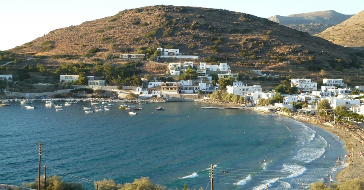 Προσωρινή πεζοδρόμηση στην παραλιακή του Κινίου για το καλοκαίρι – Όλες οι ρυθμίσεις