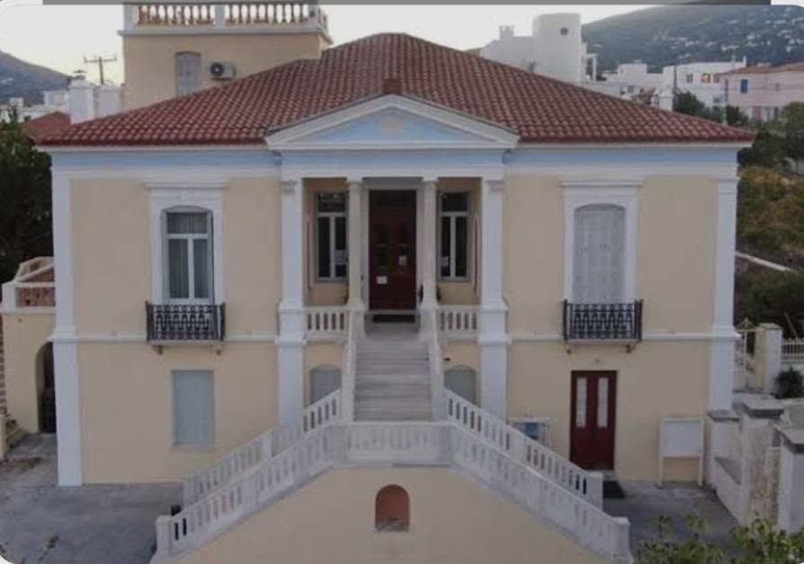 «Λουκέτο» στον Δήμο Άνδρου: Ηχηρό «ΟΧΙ» στο νέο χωροταξικό των ΑΠΕ και στη μετατροπή του νησιού σε «μπαταρία» του Αιγαίου