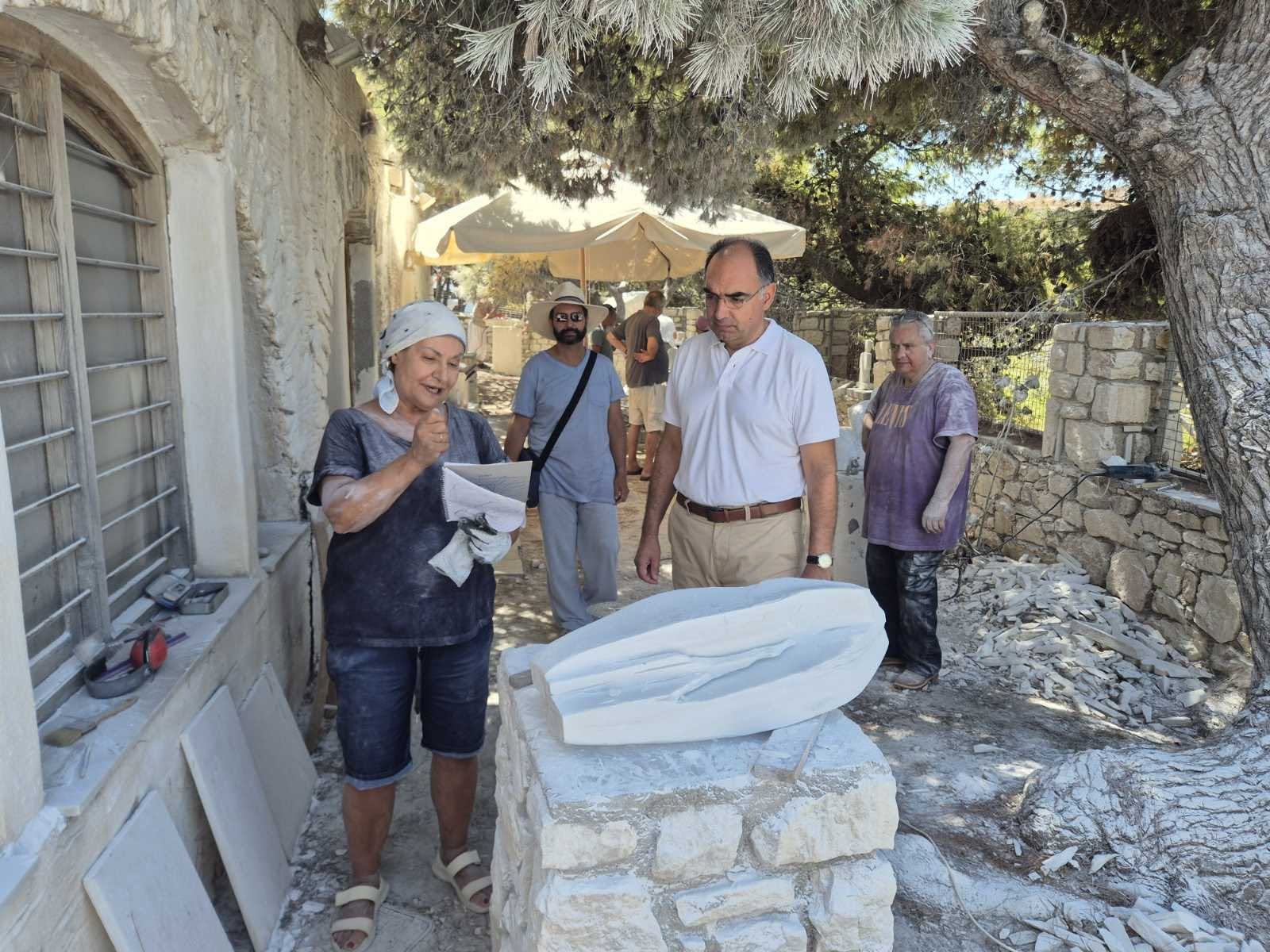 Πάρος: Σε εξέλιξη το Καλοκαιρινό Σεμινάριο Μαρμαρογλυπτικής στο Εργαστήρι «Νικόλαος Περαντινός»