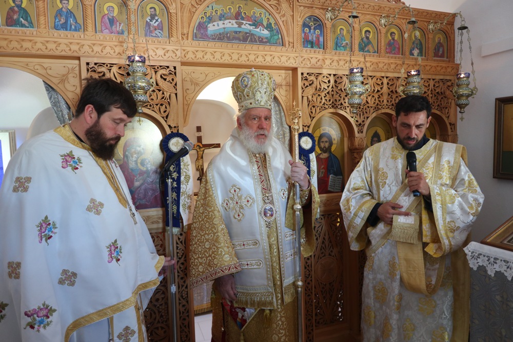 Αρχιερατική Θεία Λειτουργία στον Άγιο Δημήτριο Μυκόνου – Ευχές Δωροθέου Β’ για τη Θεομητορική Εορτή