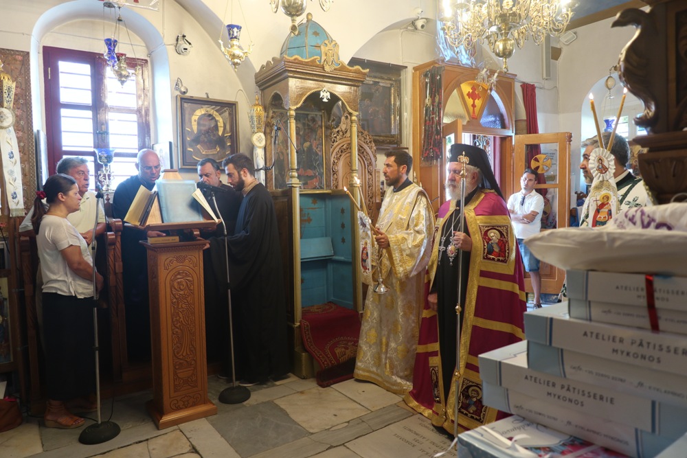 Με λαμπρότητα τιμήθηκε η Ιερά Μνήμη του Αγίου Φανουρίου στη Χώρα της Μυκόνου