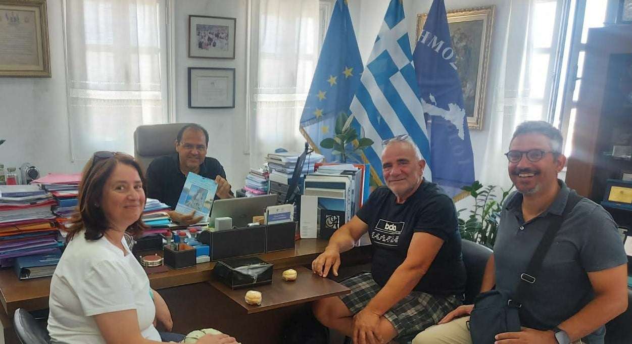Συνάντηση Δημάρχου Αμοργού και Συνδέσμου Αμοργίνων: Στο επίκεντρο η πρόοδος του Ναού του Οσίου Νεοφύτου