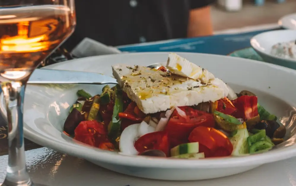 «Viva La Feta»: Στη Σίφνο ξανά η βελγική παραγωγή