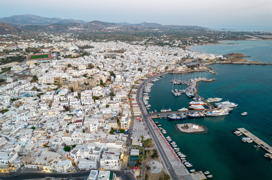 Δήμος Νάξου & Μικρών Κυκλάδων: Ελεύθερη η κυκλοφορία στην παραλιακή οδό – Τέλος στα θερινά μέτρα